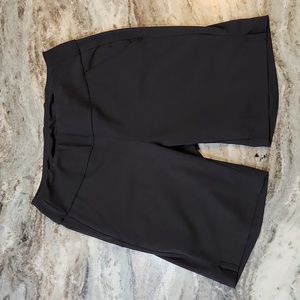 EUC Under Armour black golf shorts
